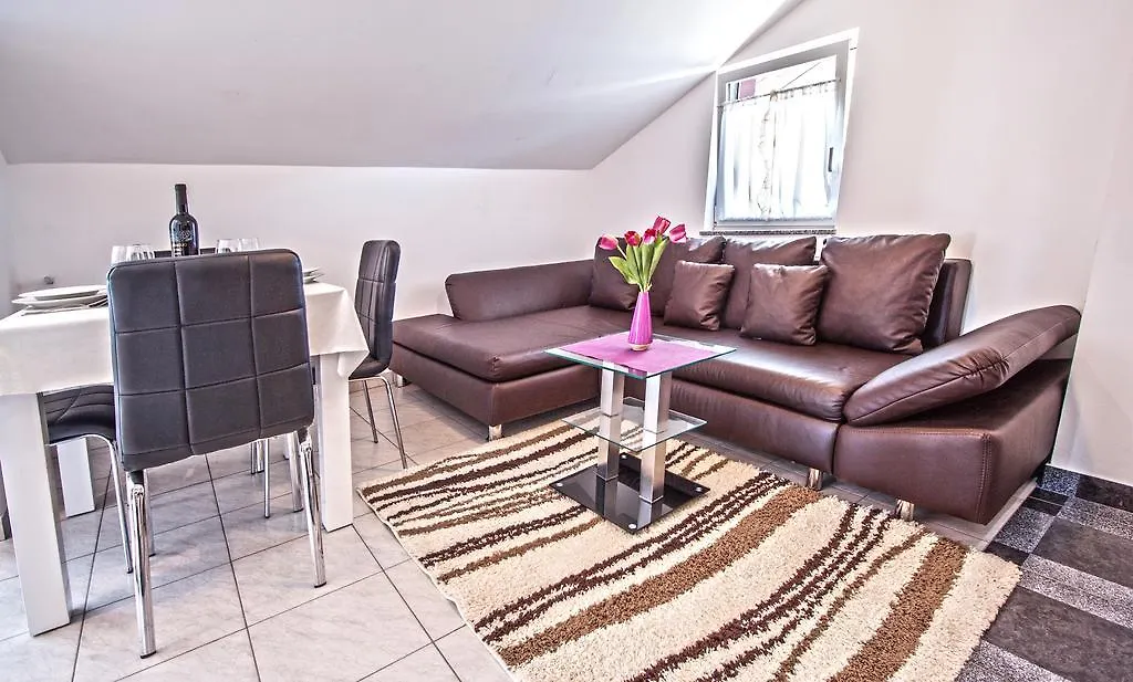 Apartments Villa Excellente Belvedere Pola 0*,  Croazia